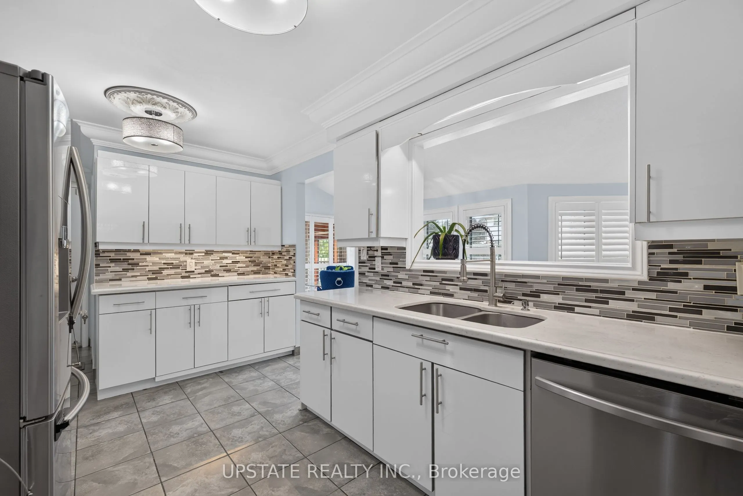 221 Cedarwoods Crescent
