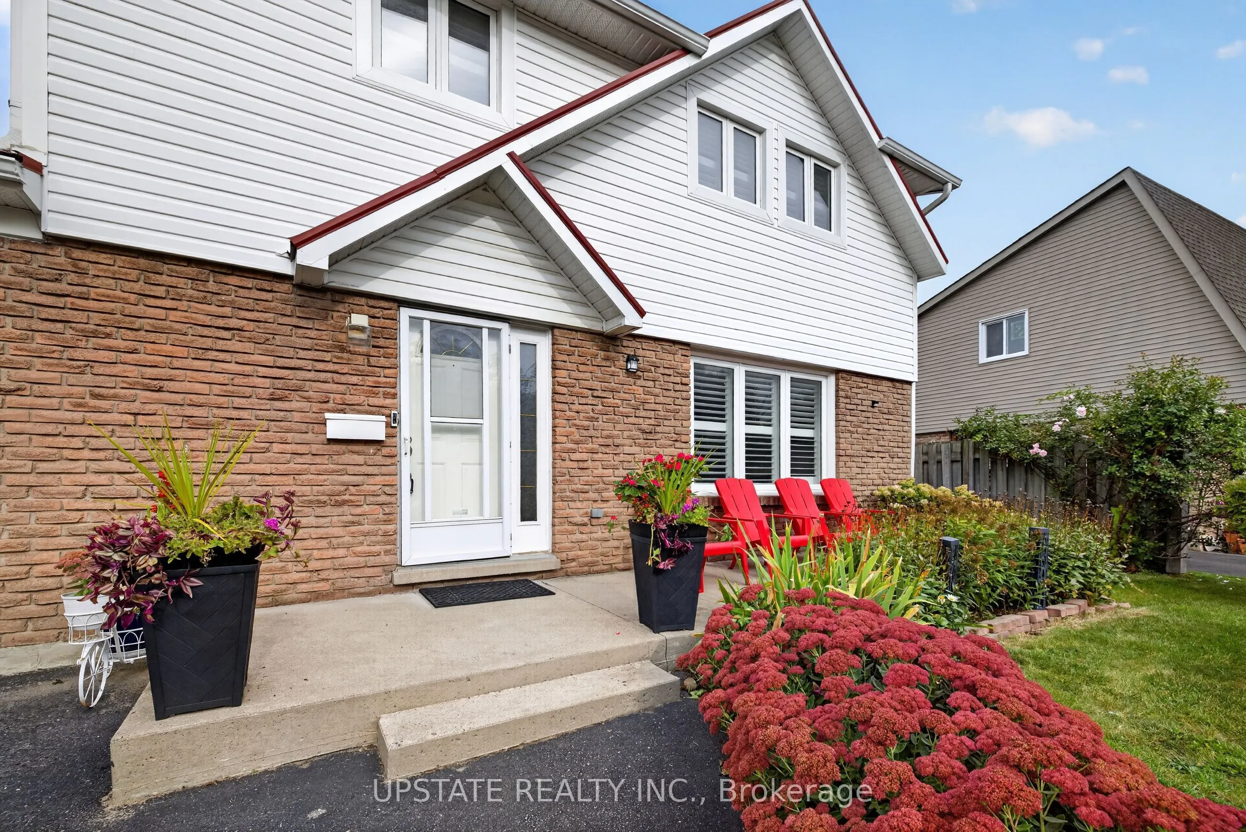 221 Cedarwoods Crescent
