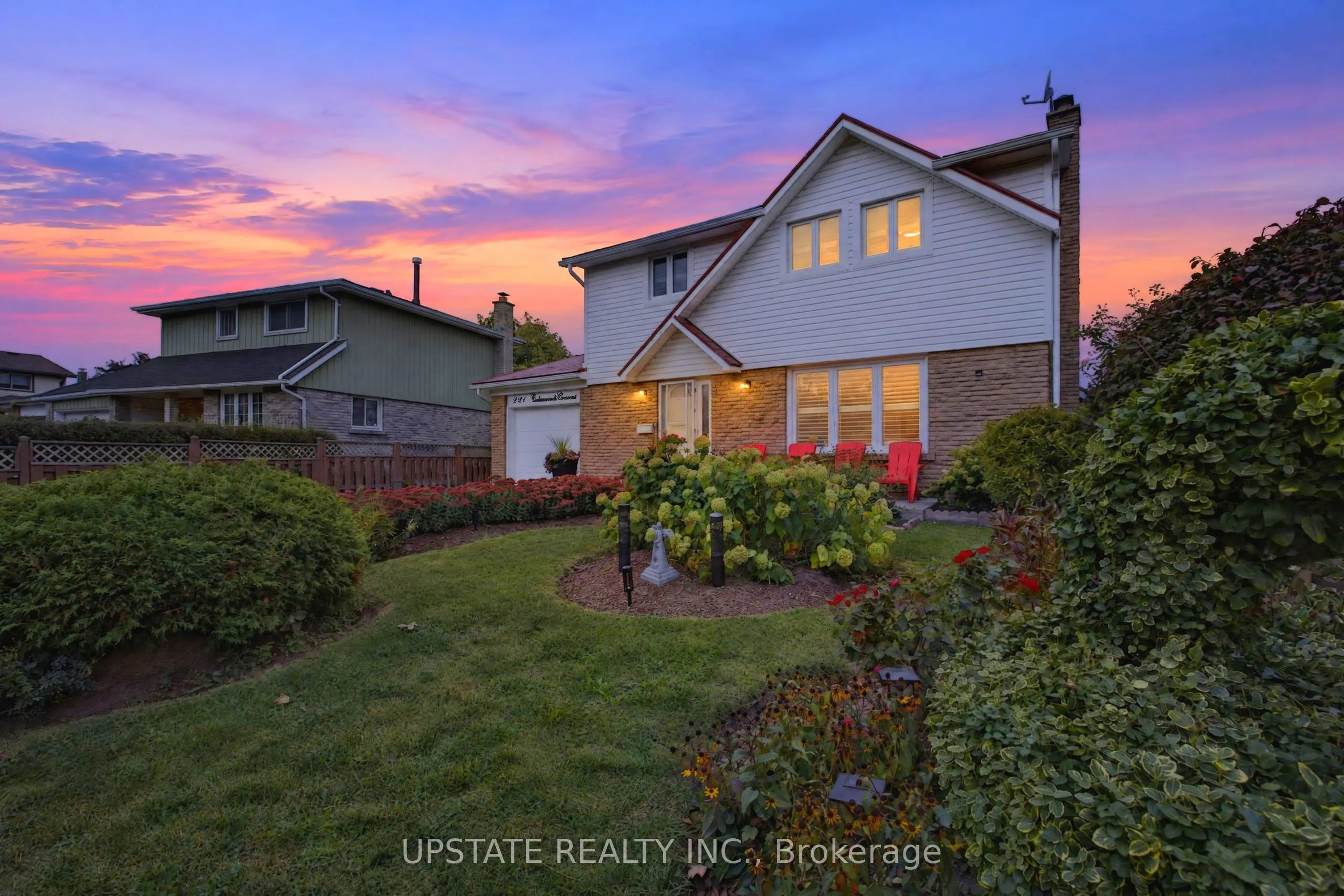 221 Cedarwoods Crescent