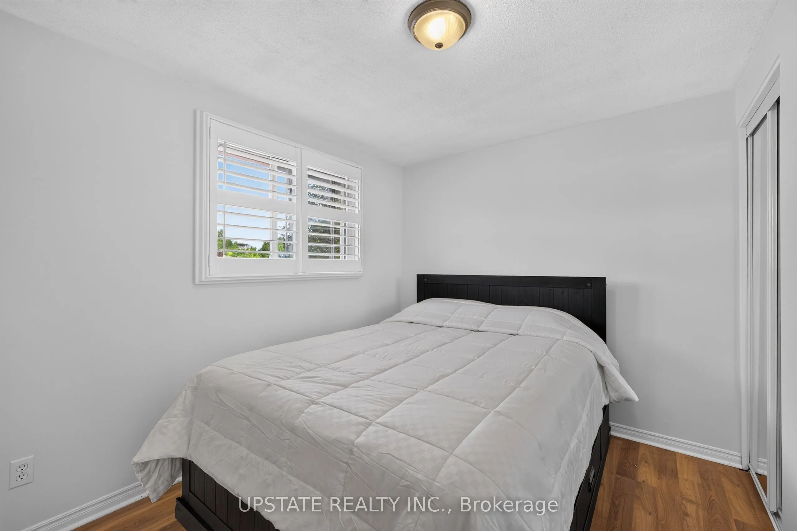 221 Cedarwoods Crescent