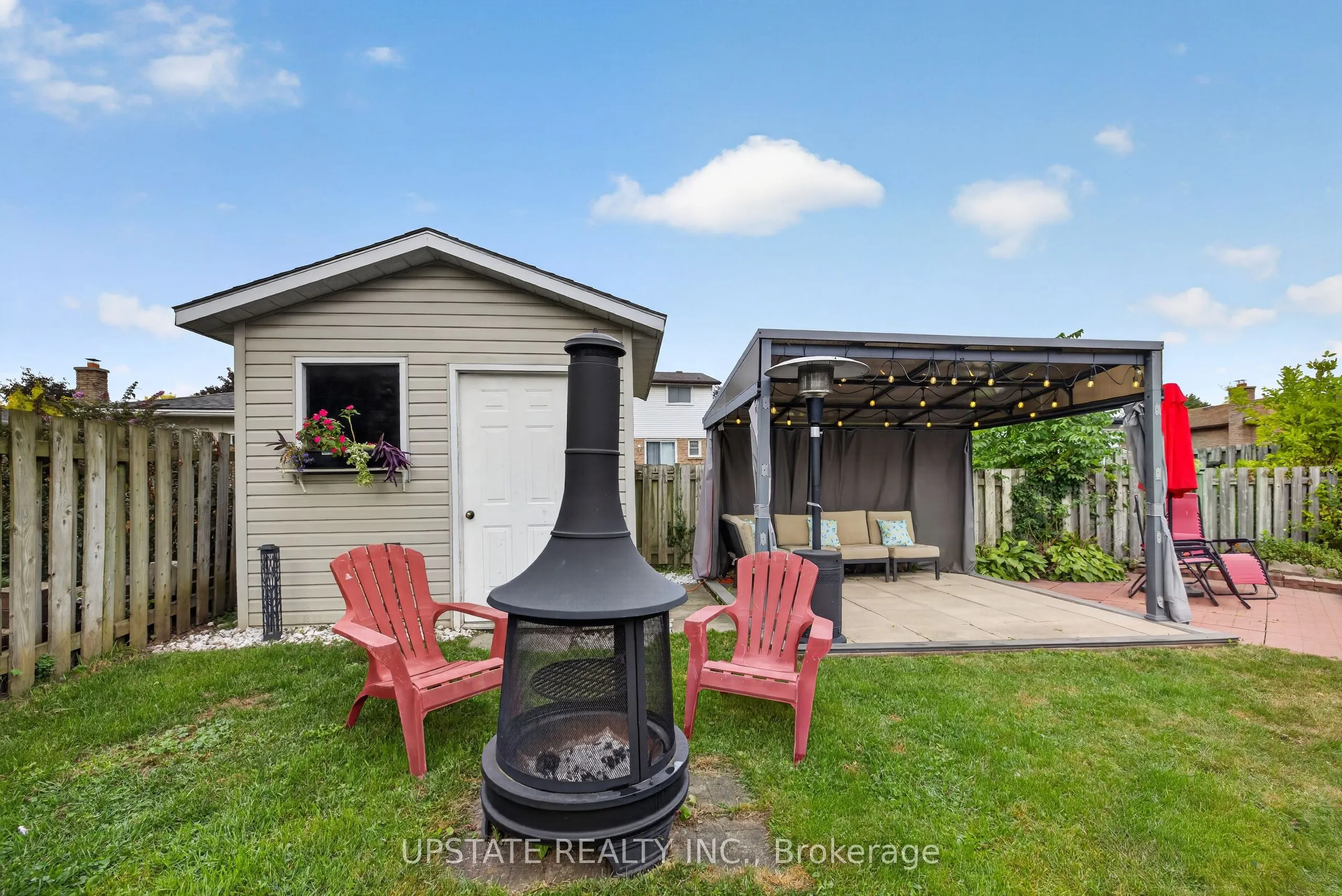 221 Cedarwoods Crescent