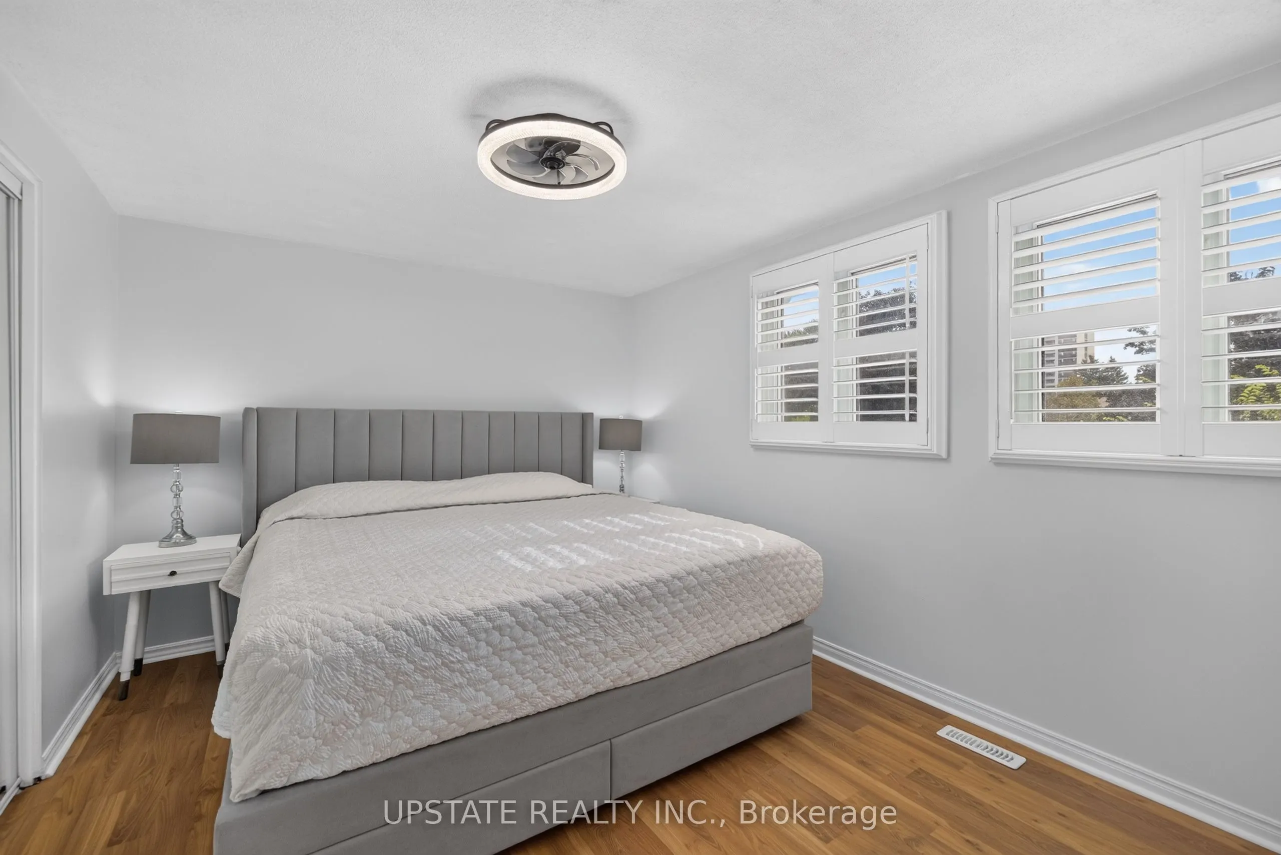 221 Cedarwoods Crescent