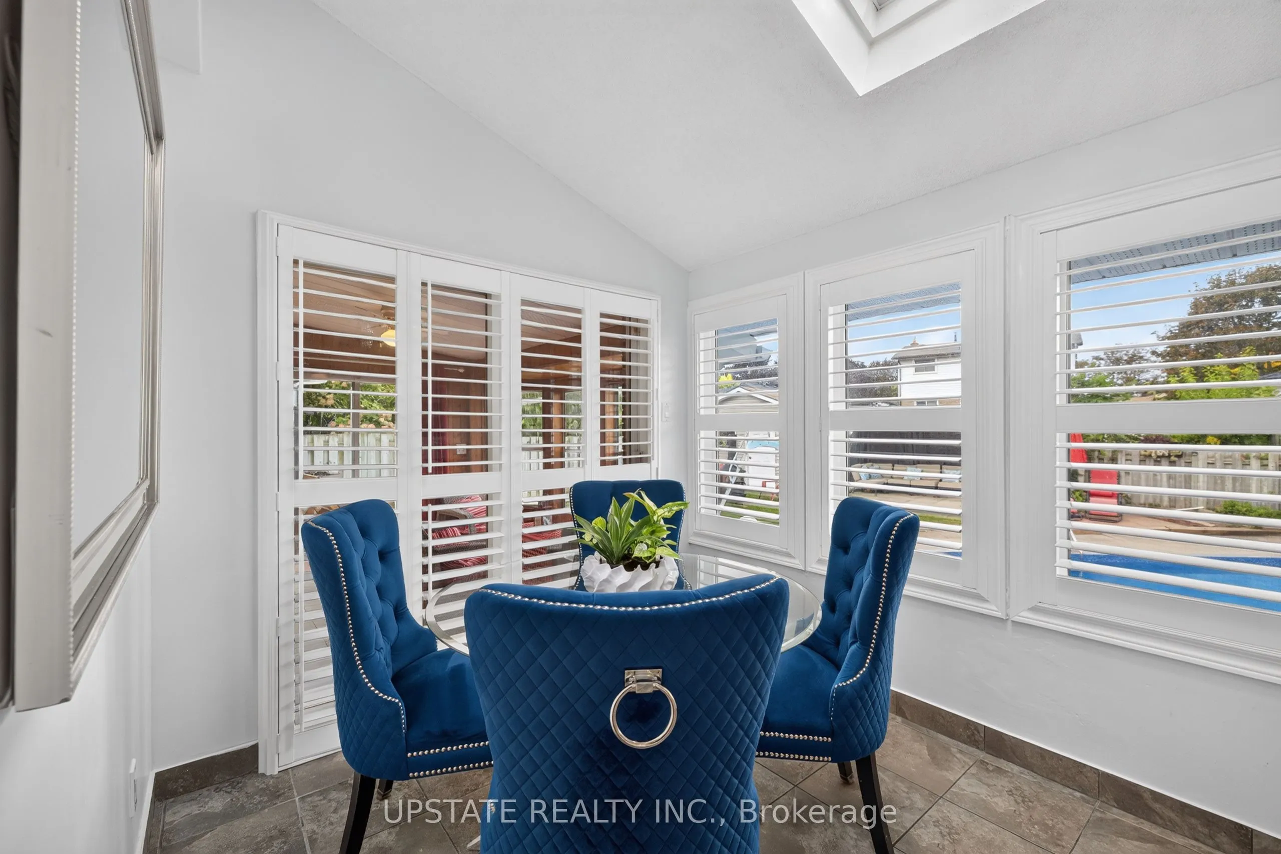 221 Cedarwoods Crescent
