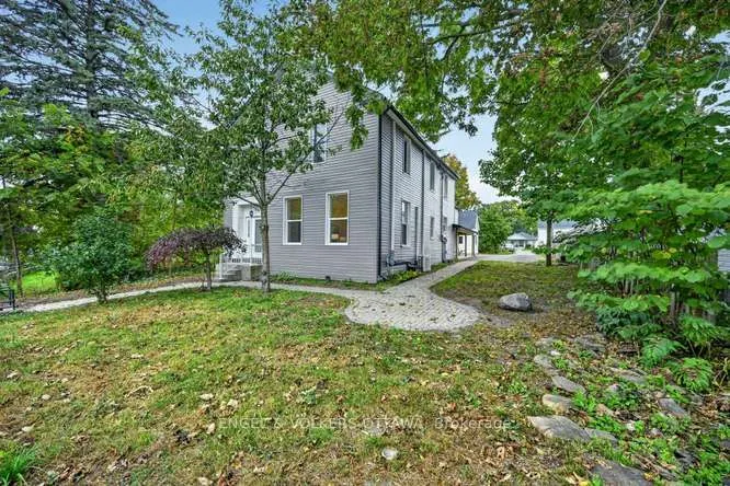 716 King Street W