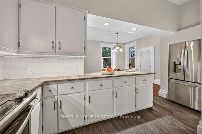 716 King Street W
