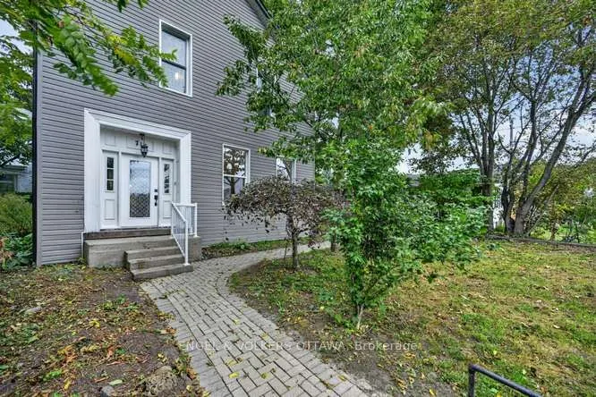 716 King Street W