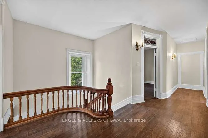 716 King Street W