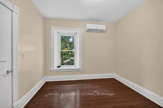716 King Street W