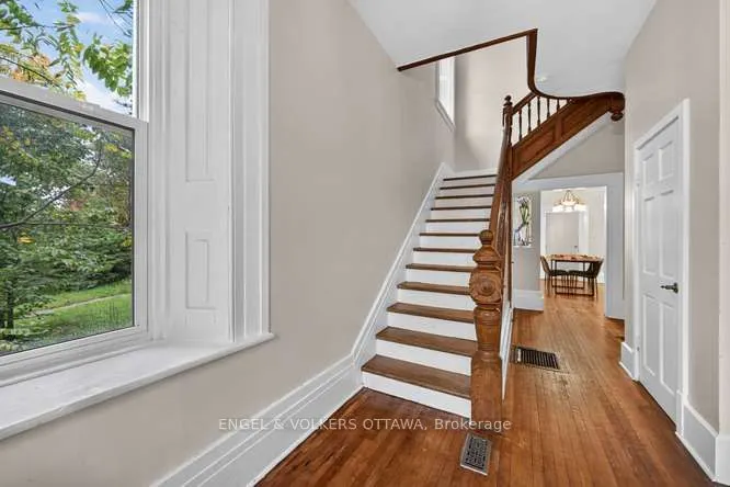 716 King Street W