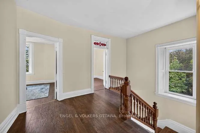 716 King Street W