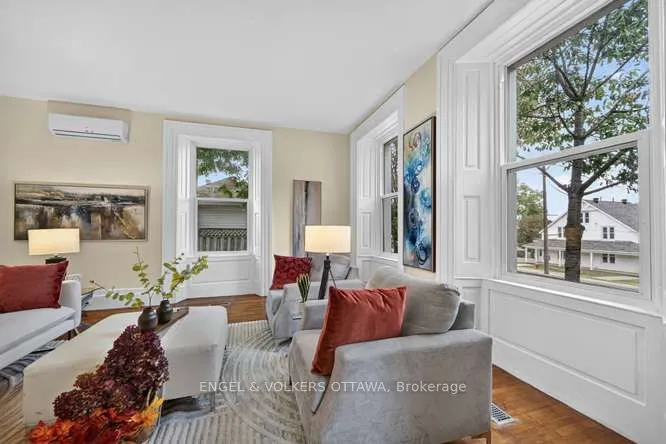 716 King Street W