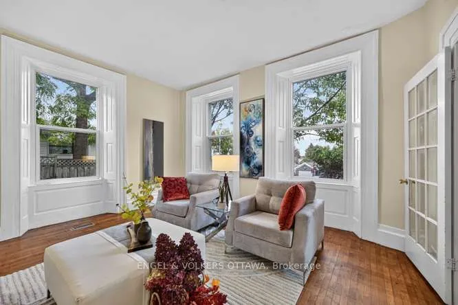 716 King Street W