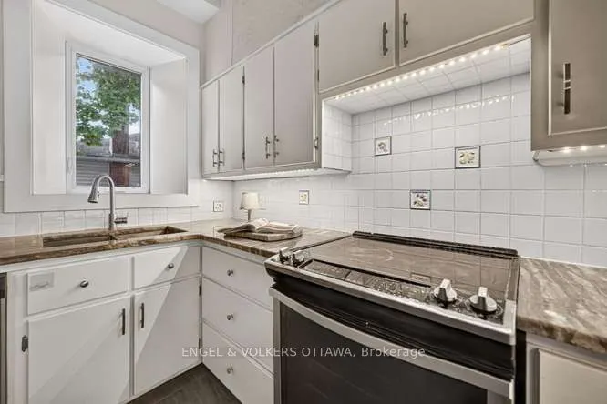716 King Street W