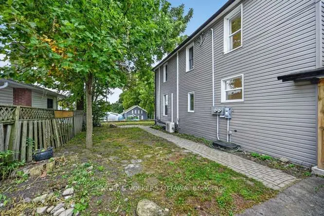 716 King Street W