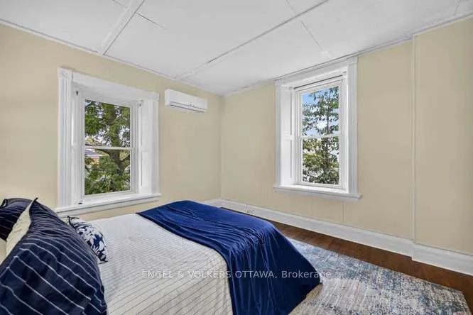 716 King Street W