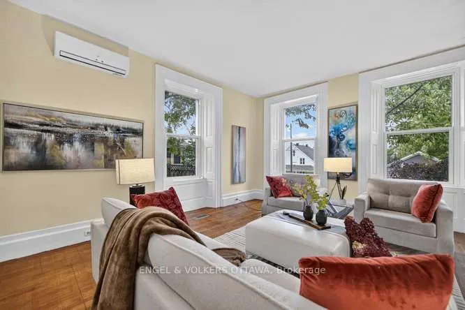716 King Street W