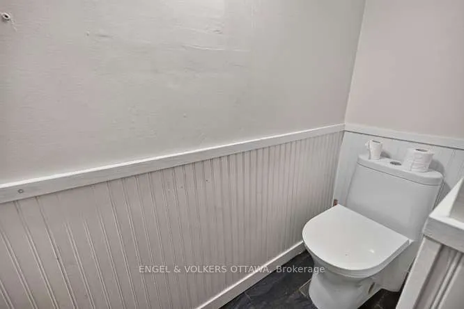 716 King Street W