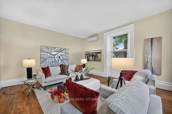 716 King Street W