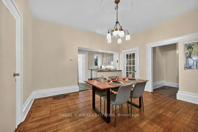 716 King Street W