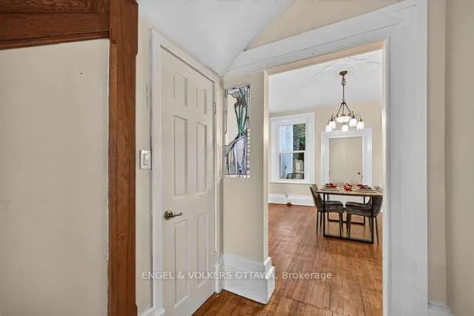 716 King Street W