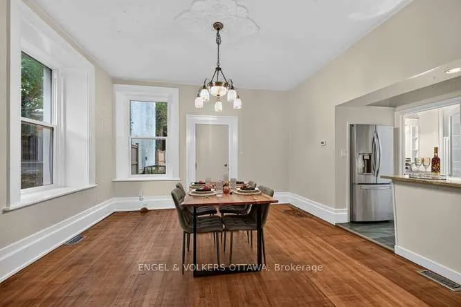 716 King Street W