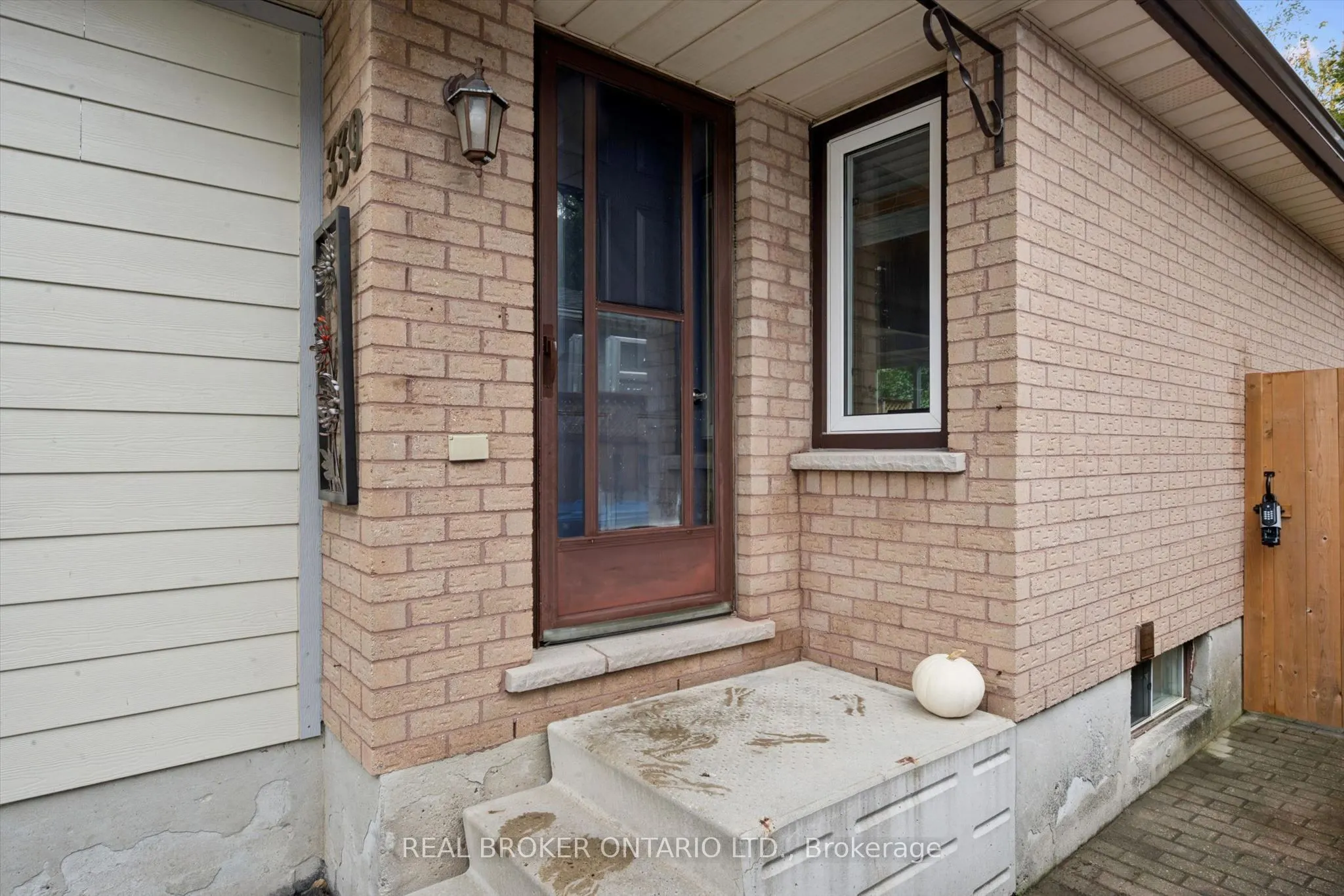 339 Strathallan Street