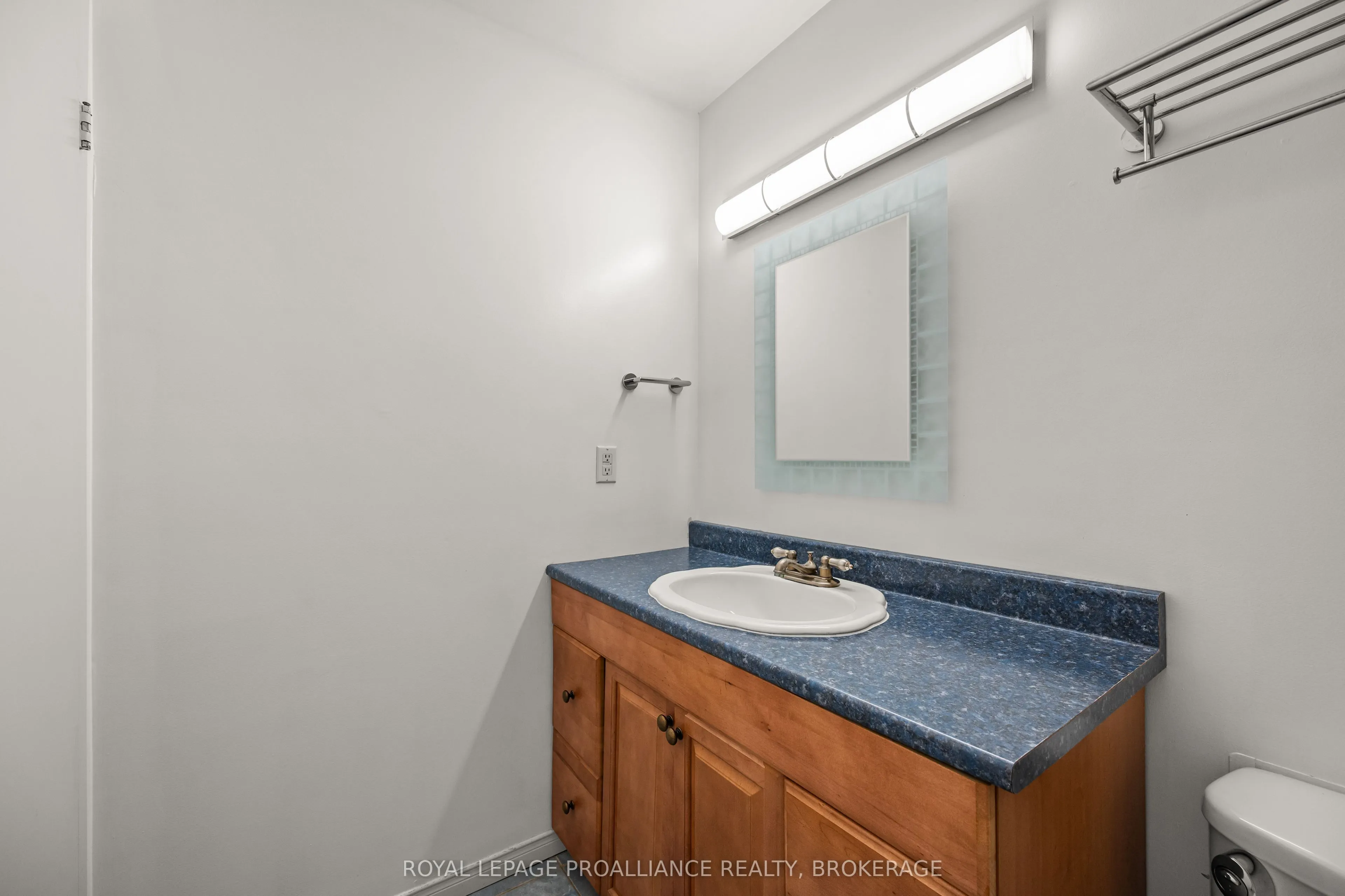17 Eldon Hall Place #112