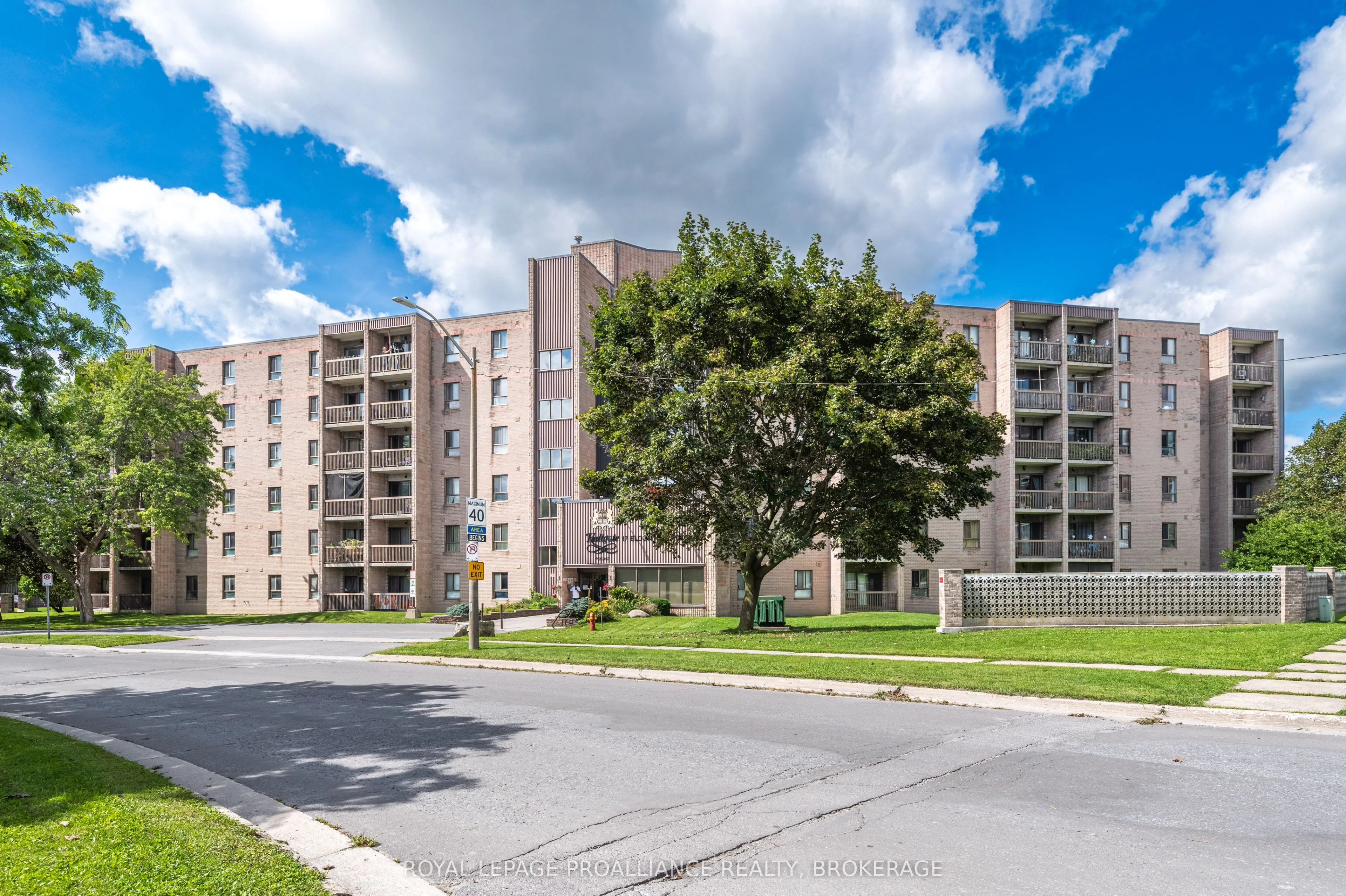 17 Eldon Hall Place #112