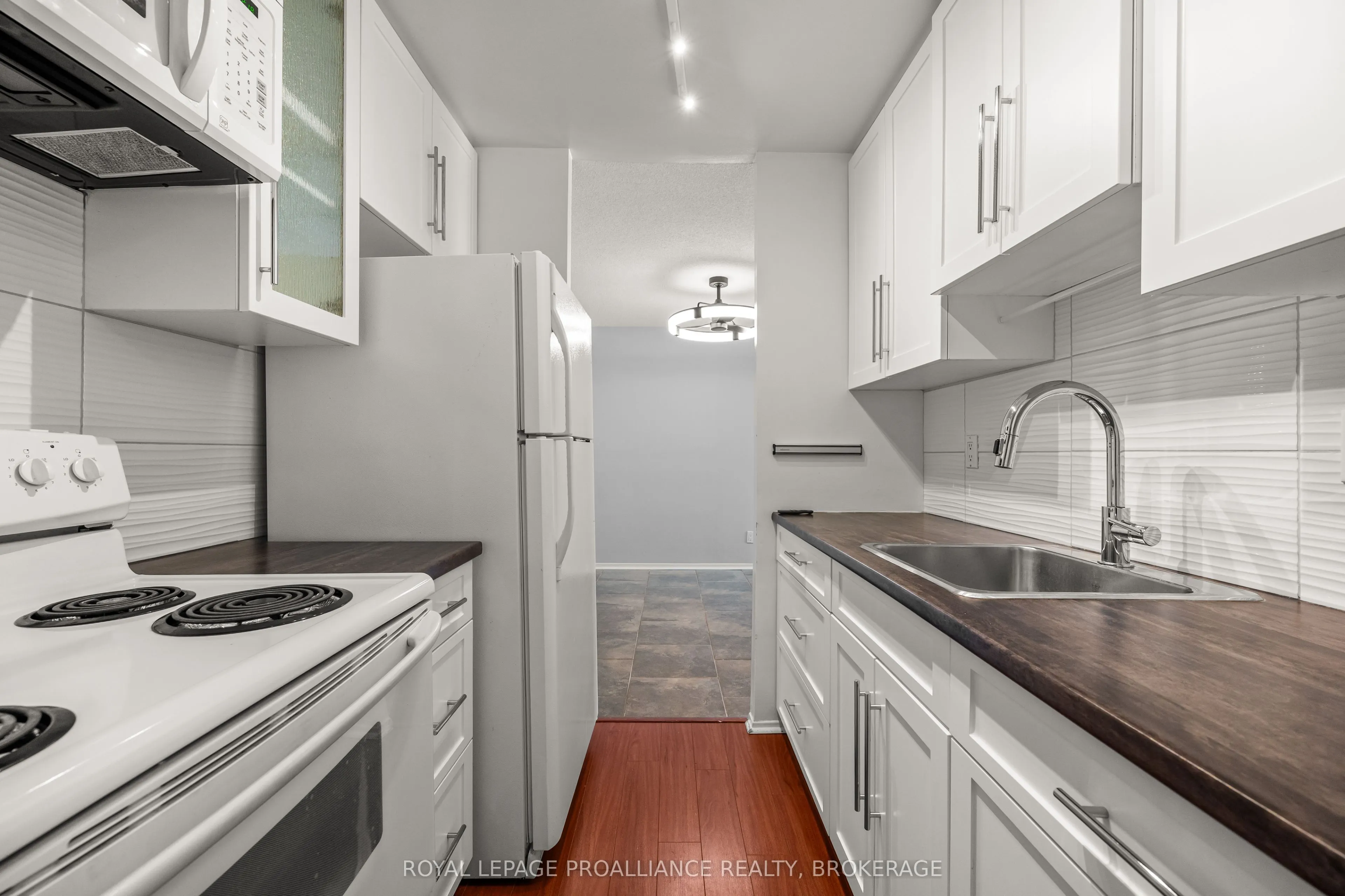 17 Eldon Hall Place #112