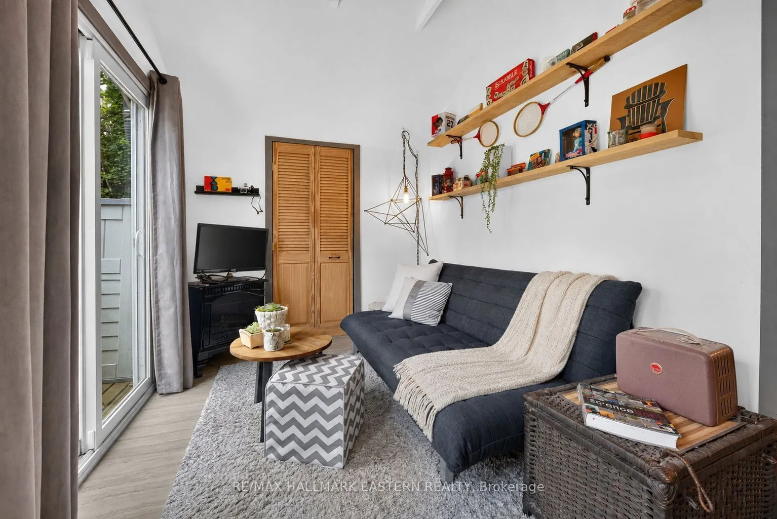 422 Island View Road #9