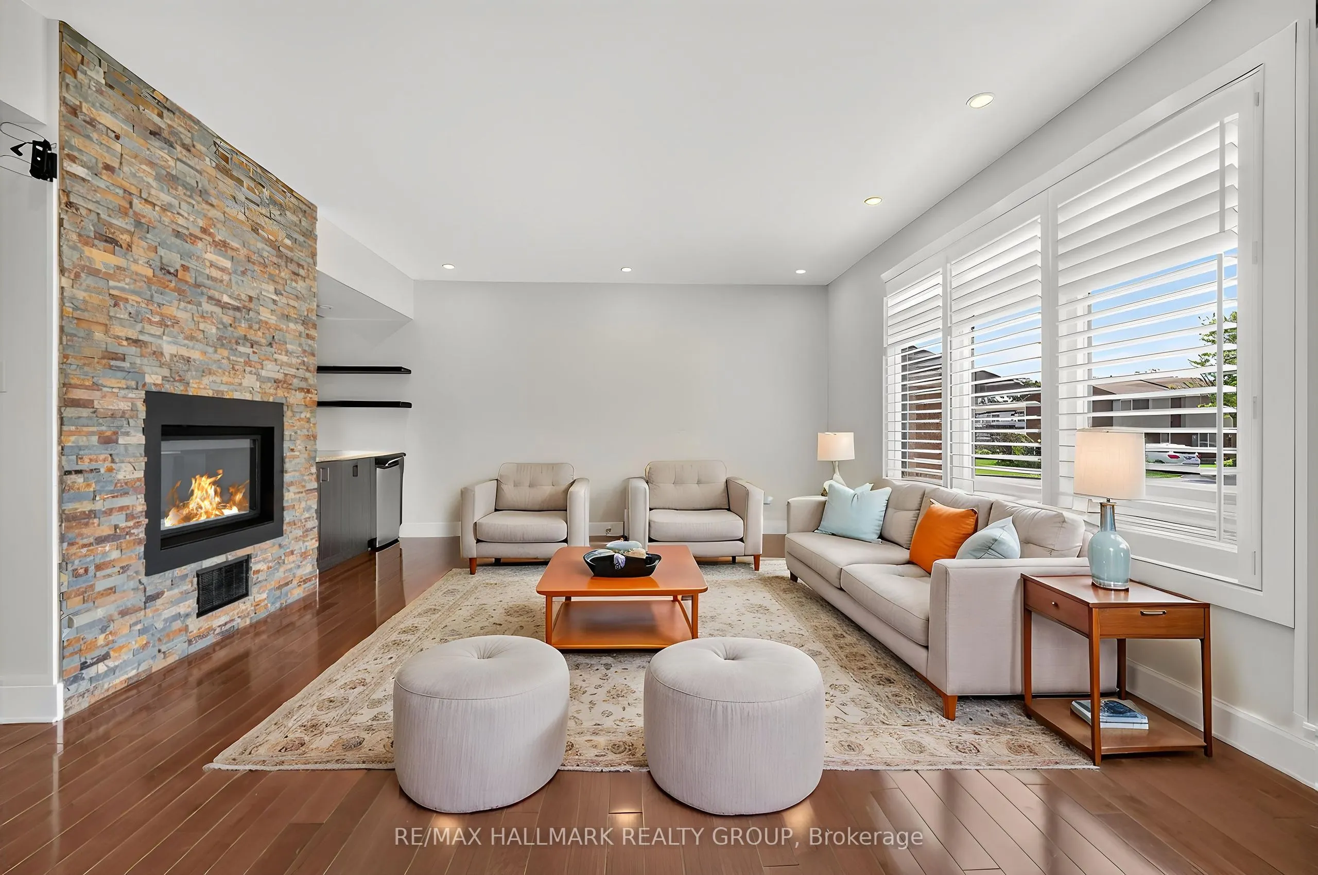 1559 Queensdale Avenue