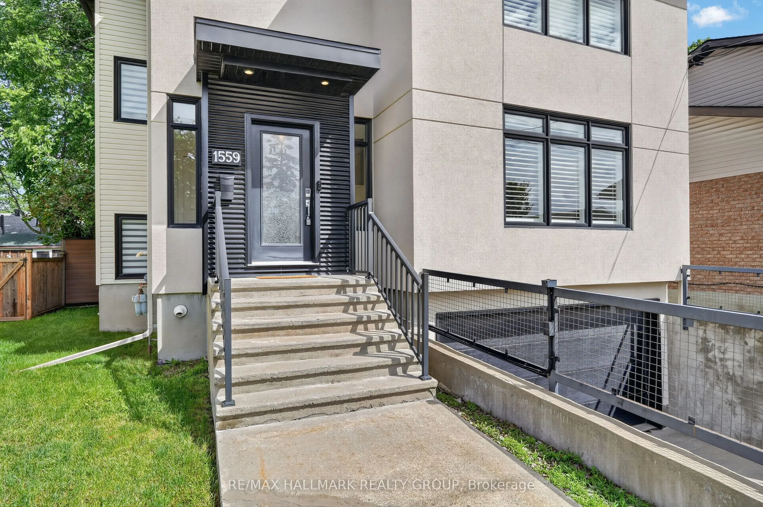 1559 Queensdale Avenue