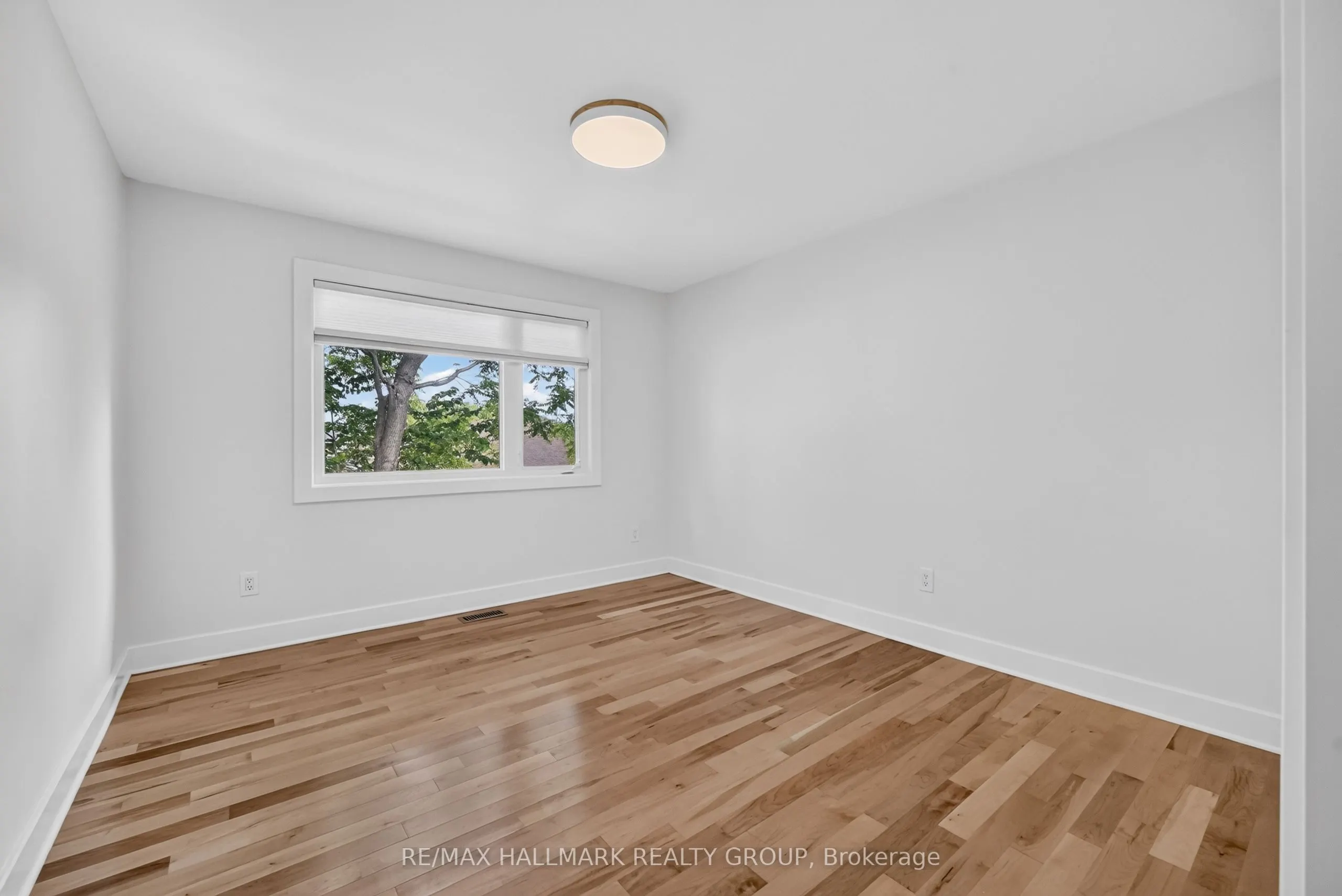 1559 Queensdale Avenue