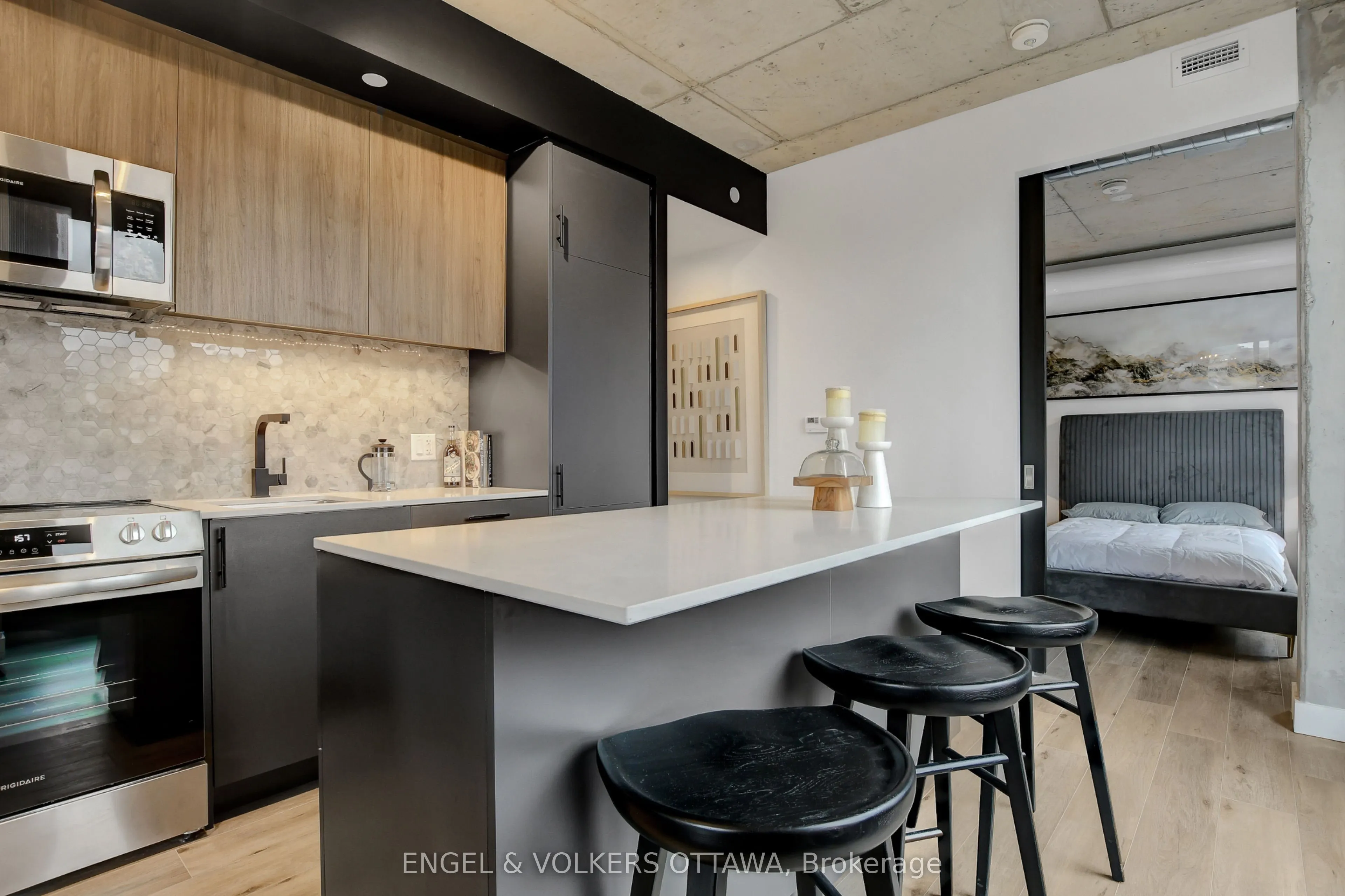 10 James Street #405