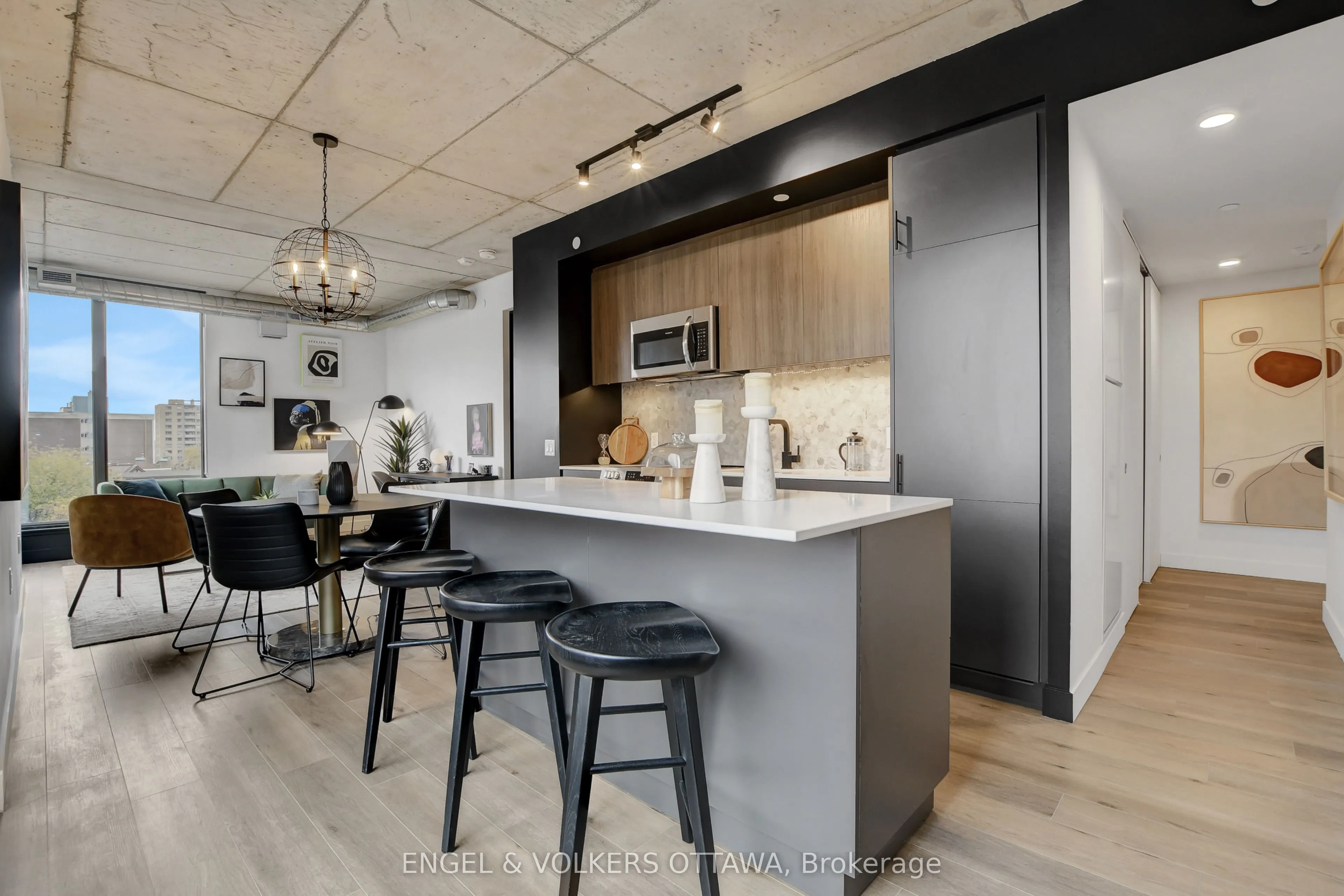 10 James Street #405