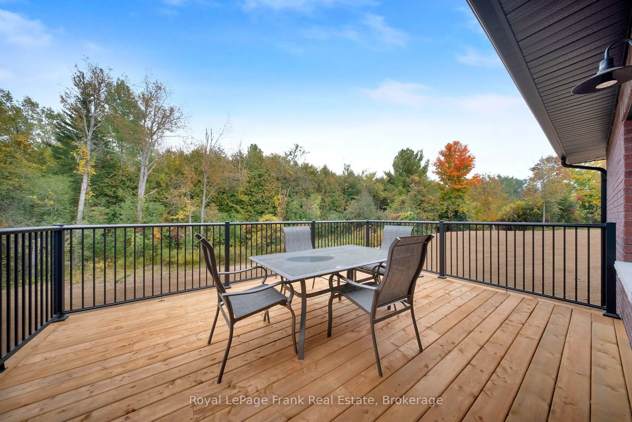 663 Ford Crescent