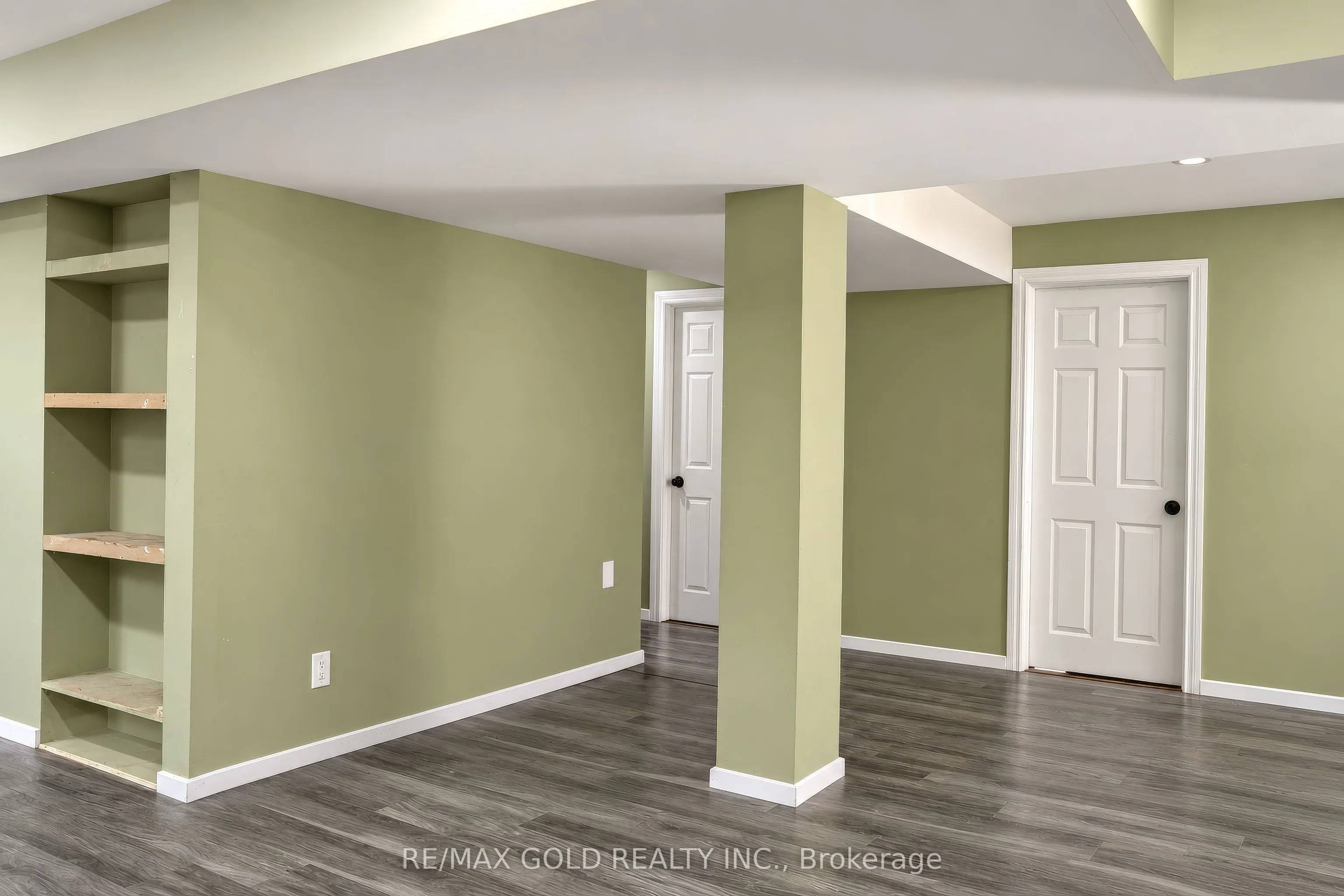 31 Melinda Street W