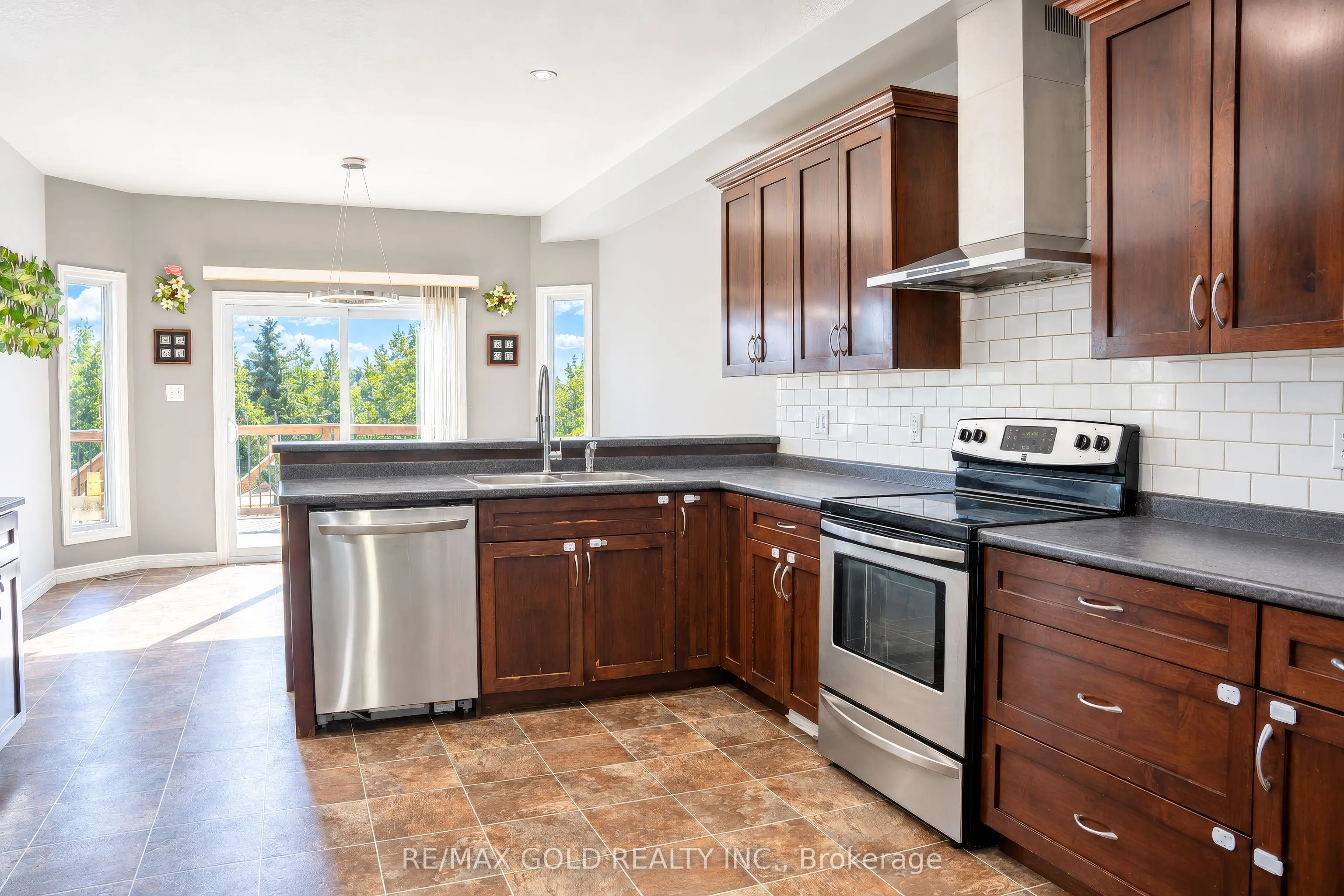31 Melinda Street W