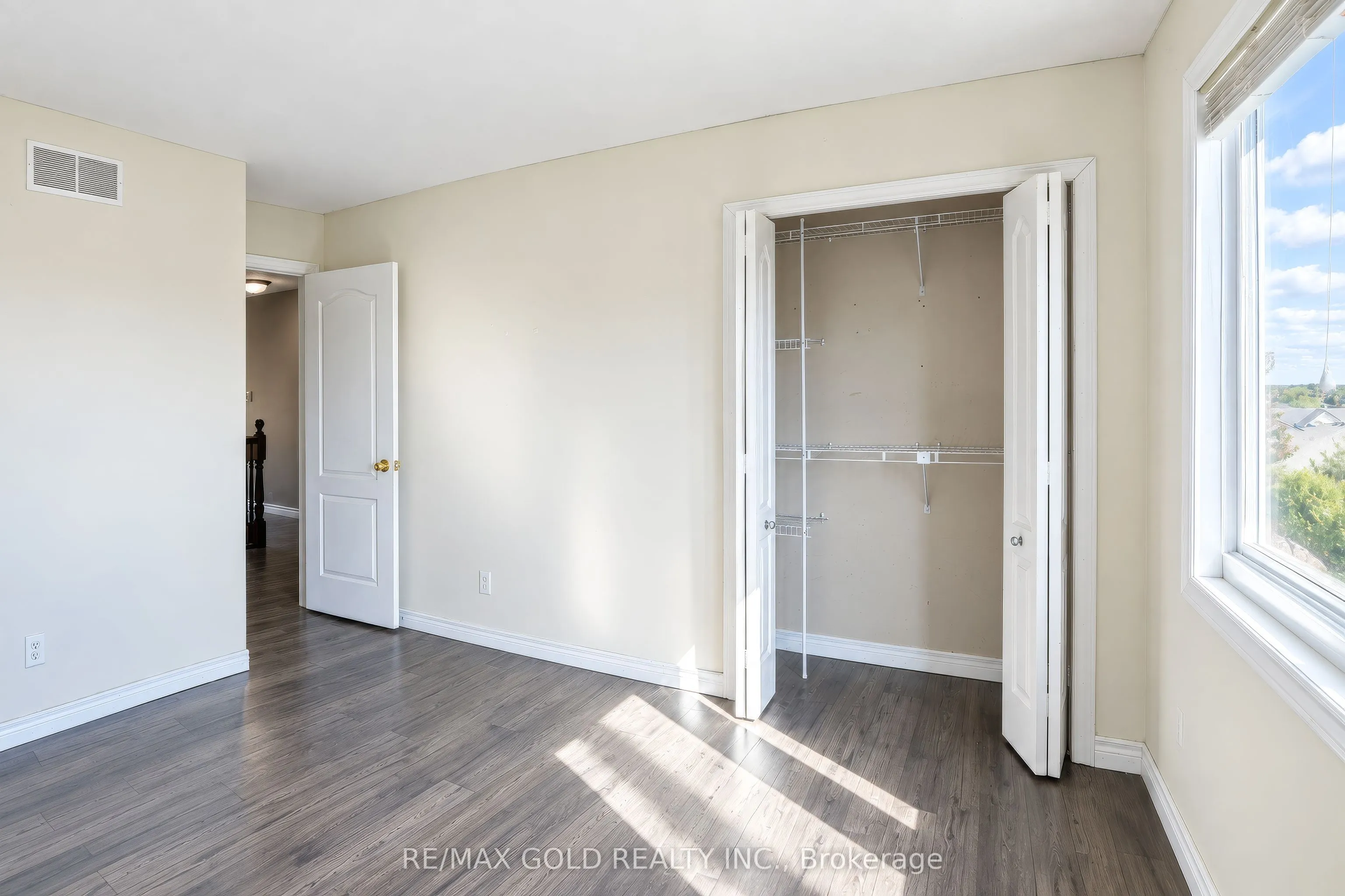 31 Melinda Street W