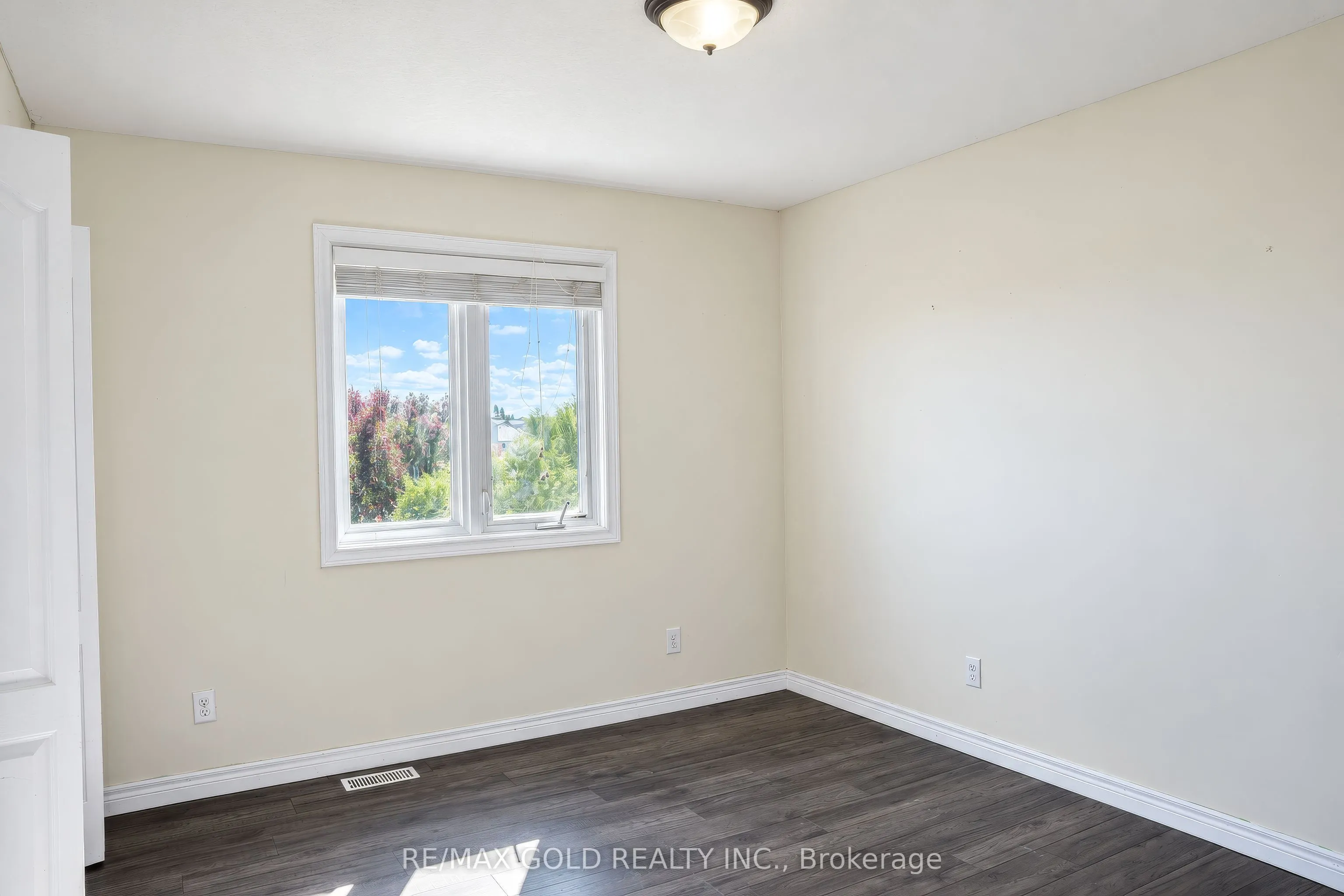 31 Melinda Street W