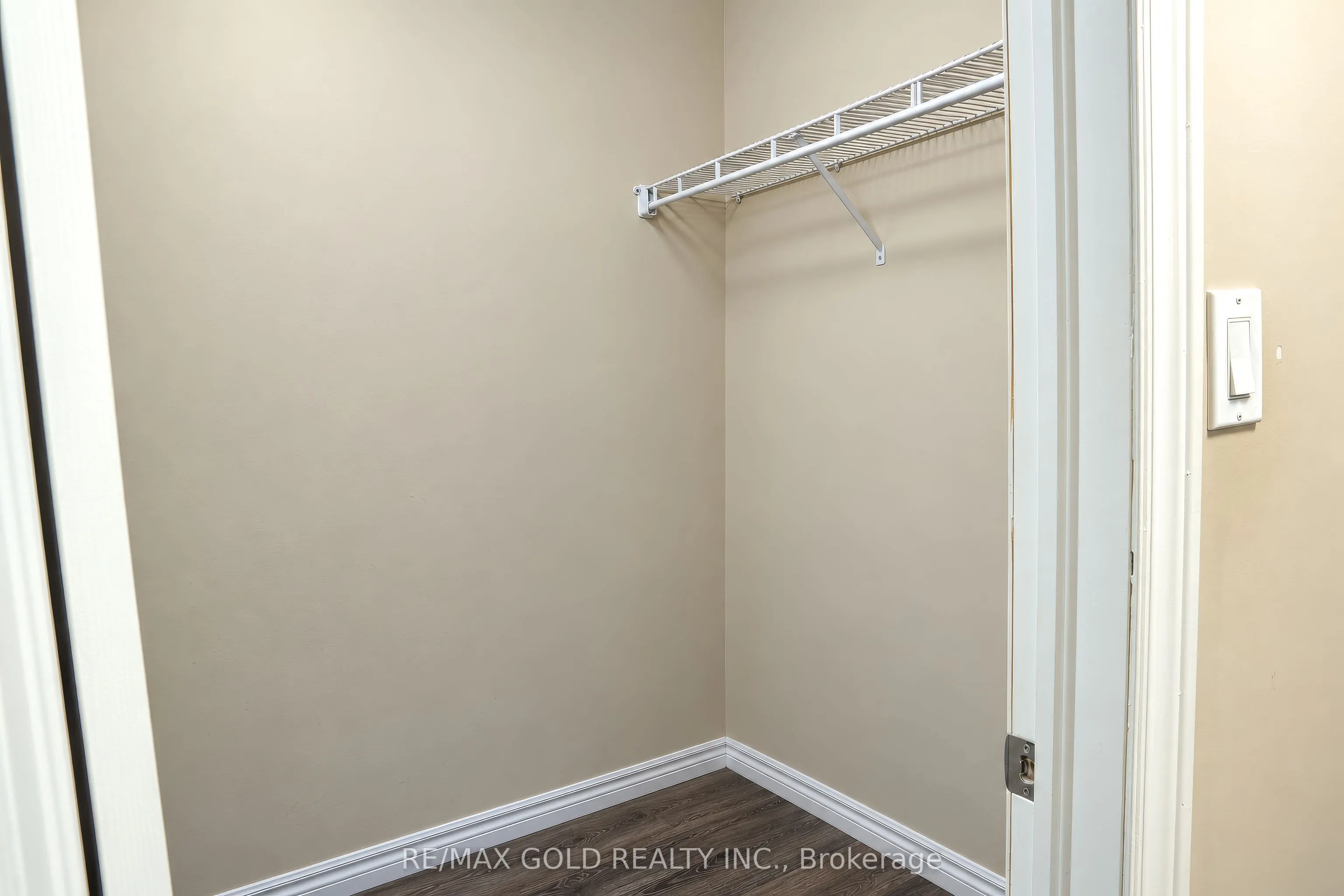 31 Melinda Street W