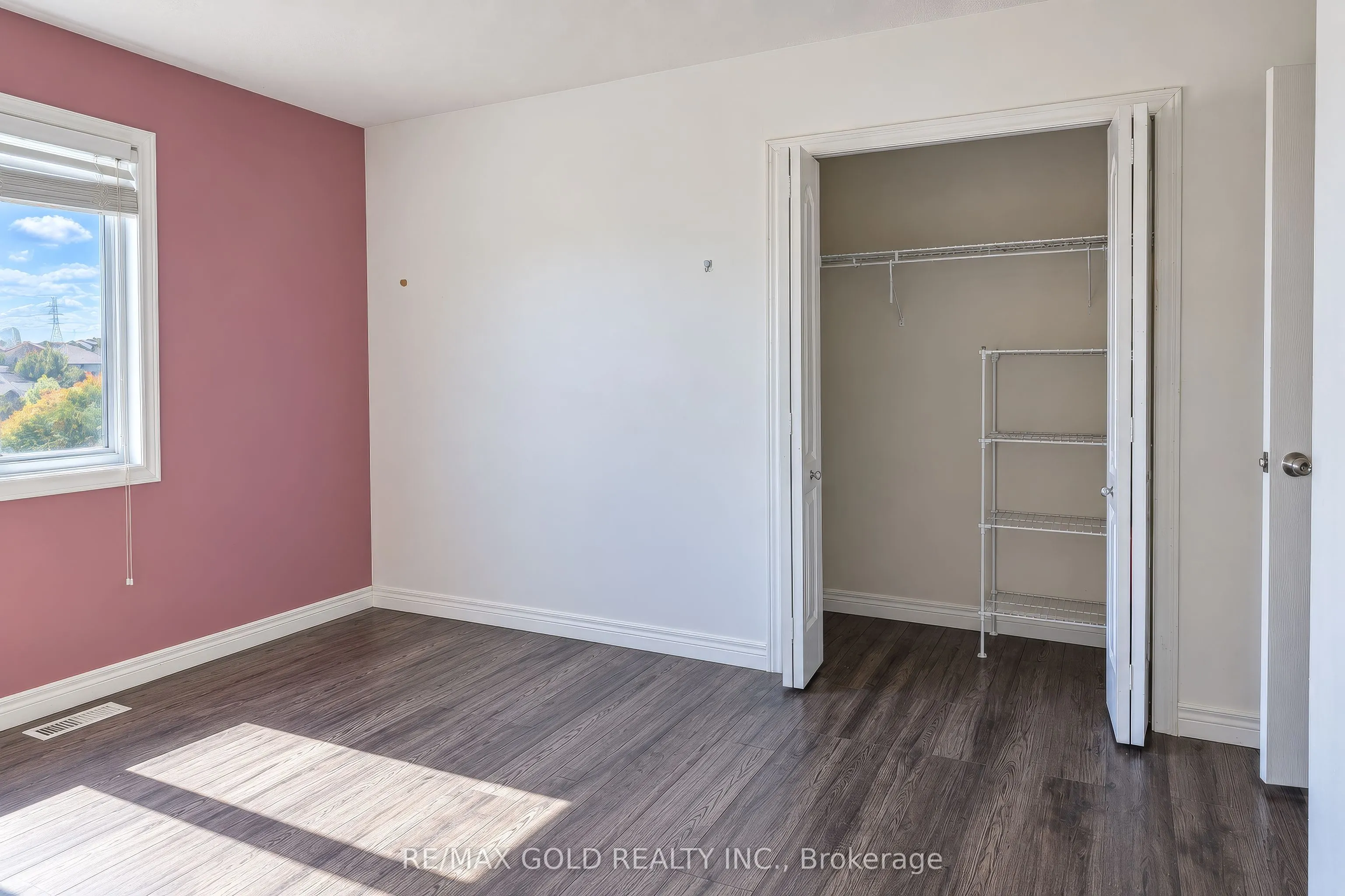31 Melinda Street W