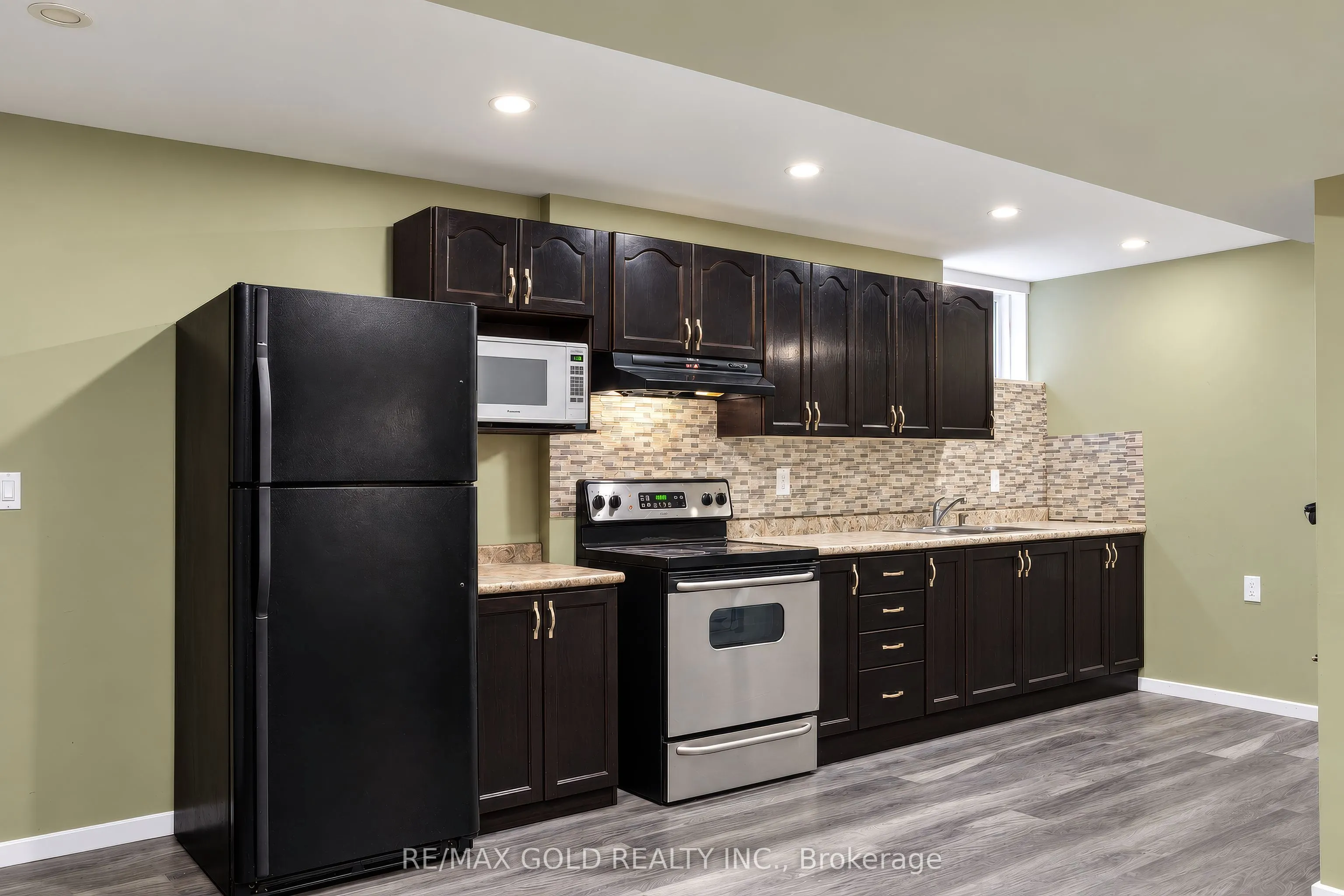 31 Melinda Street W