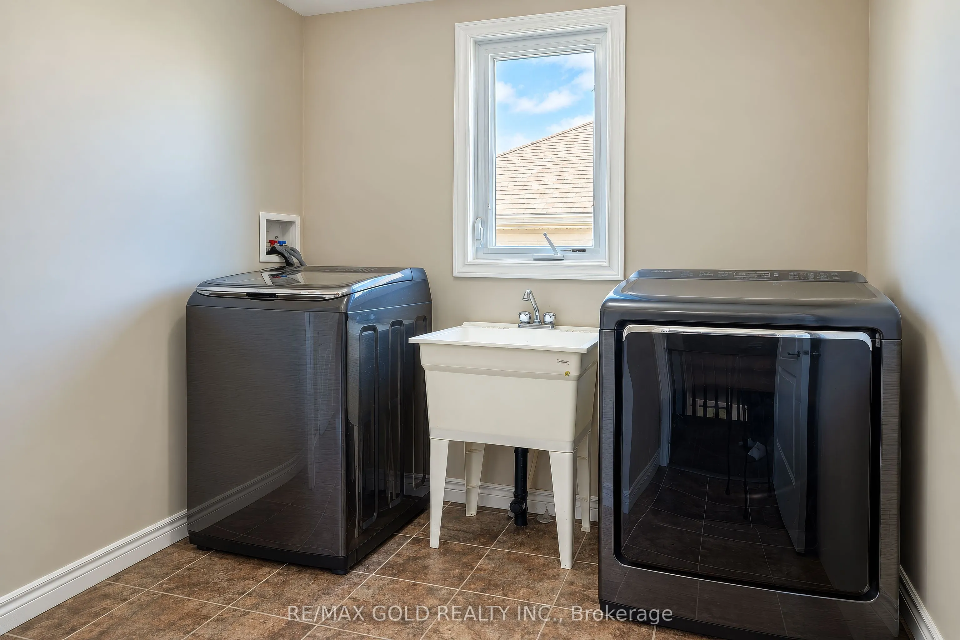 31 Melinda Street W