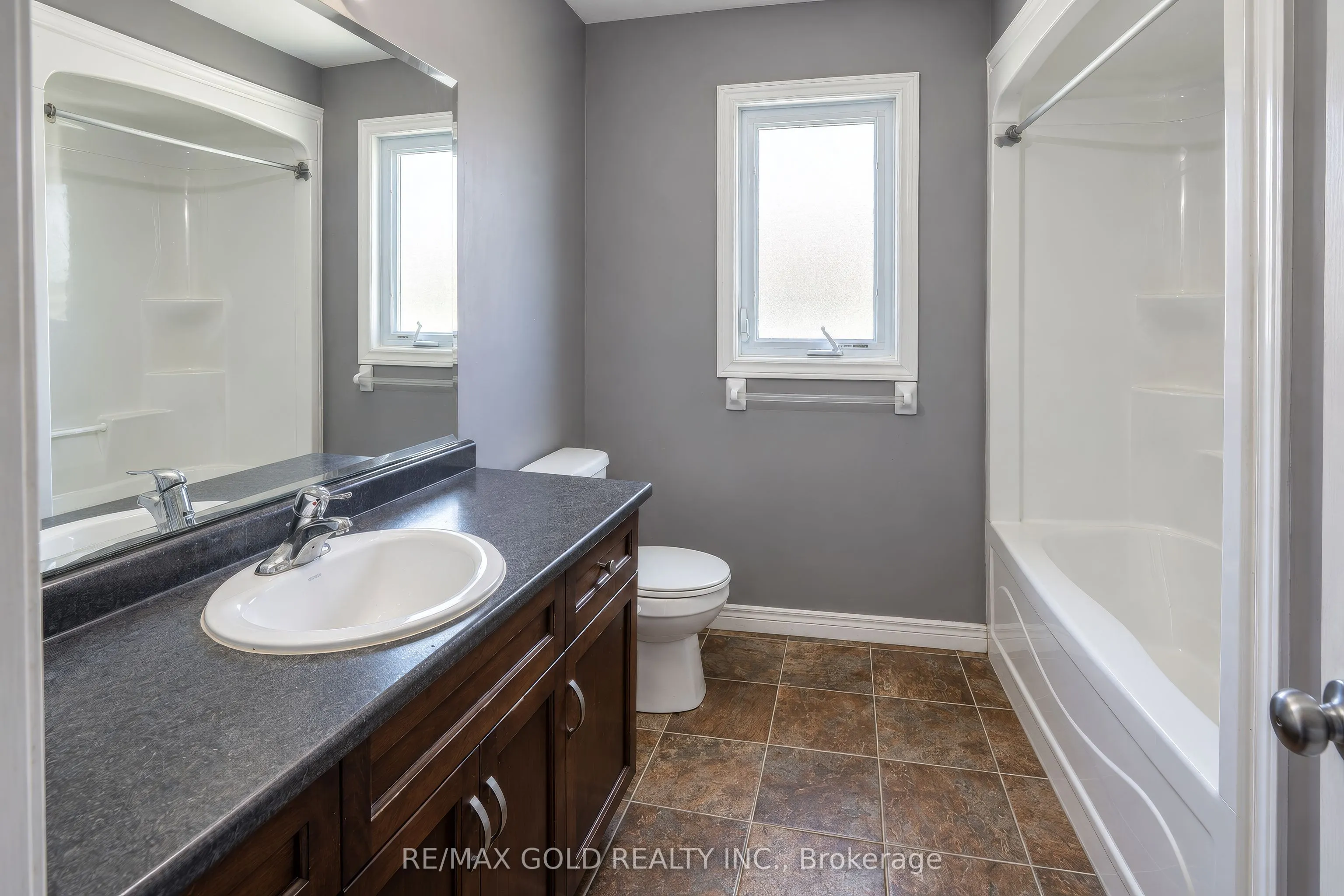 31 Melinda Street W