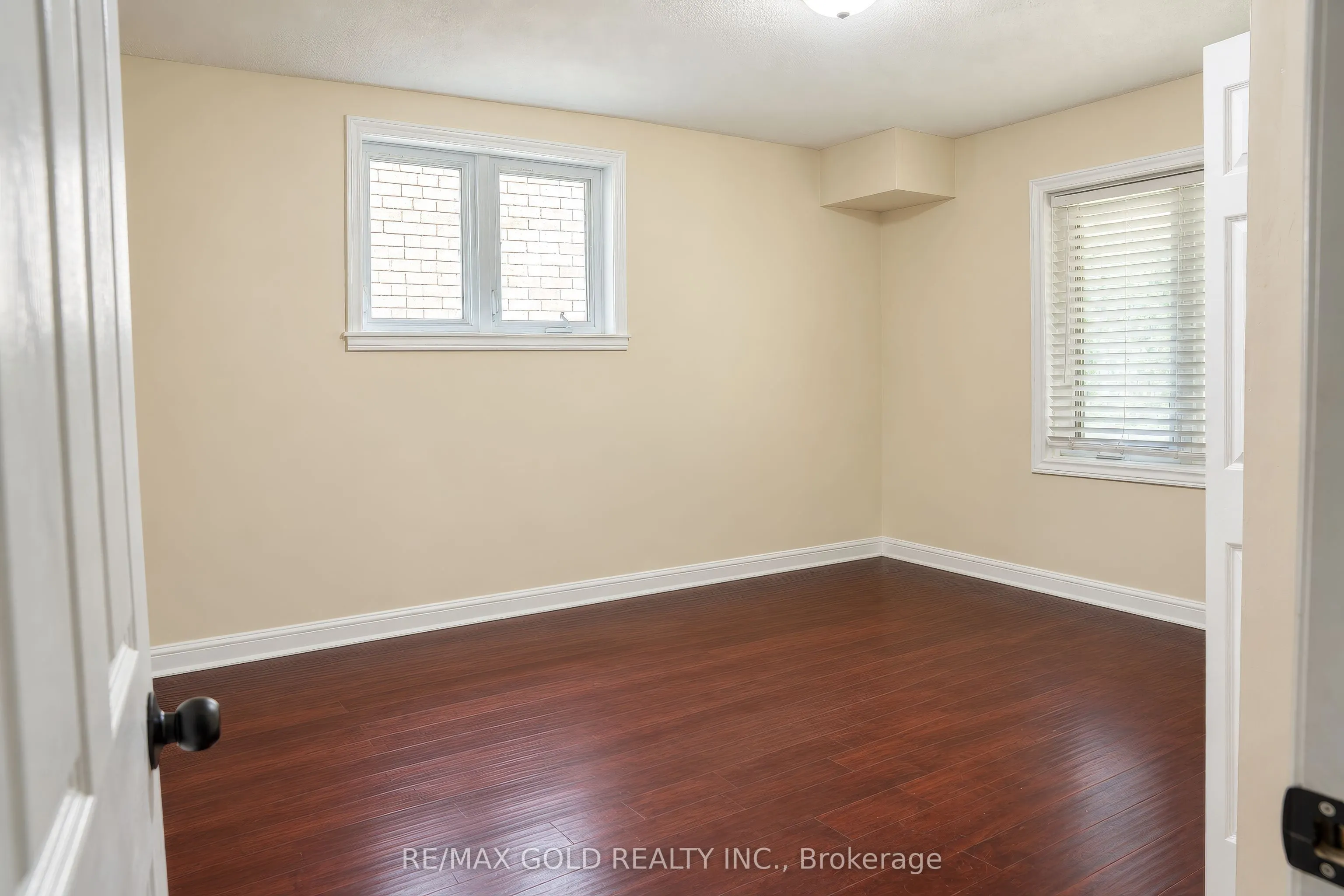 31 Melinda Street W