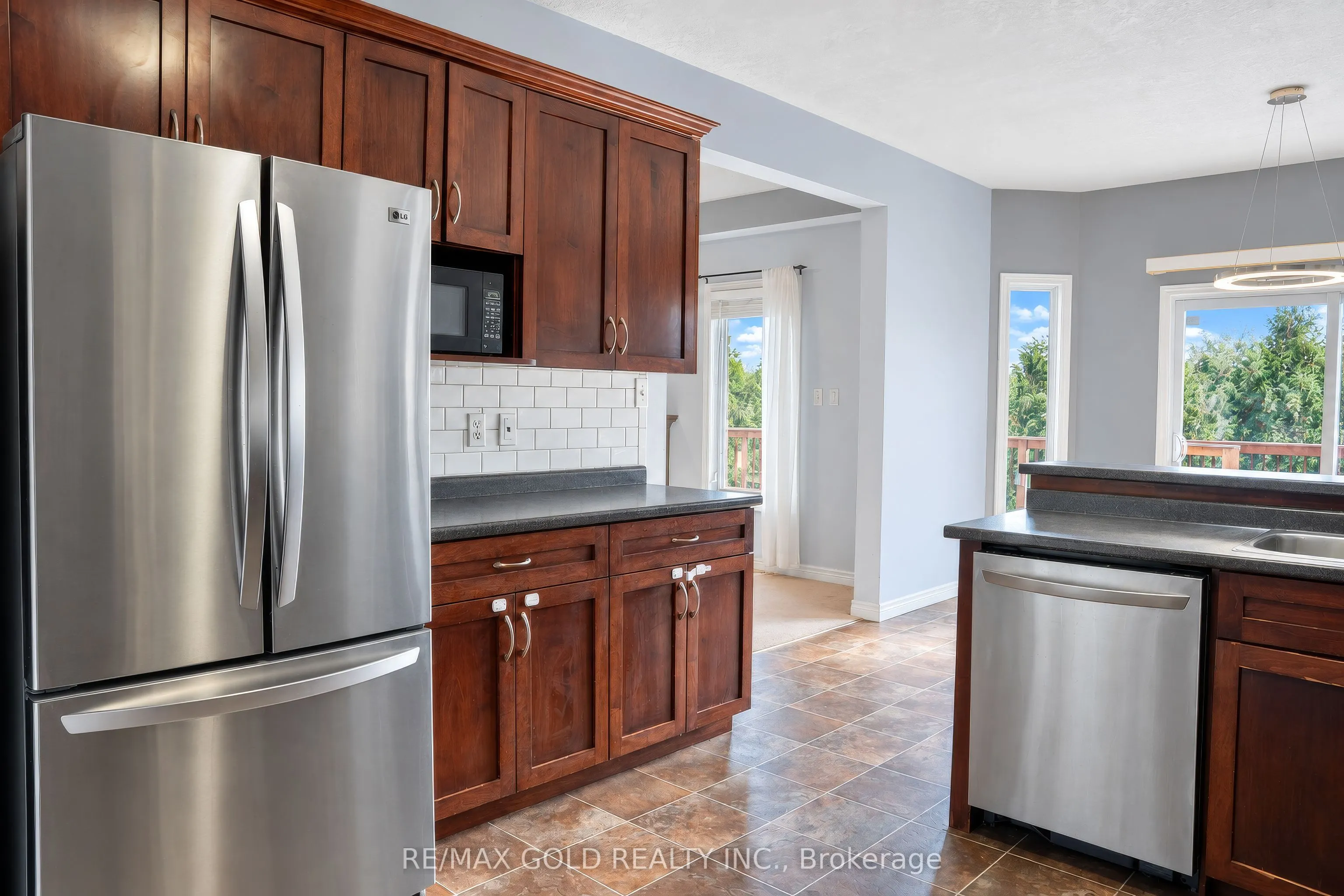 31 Melinda Street W