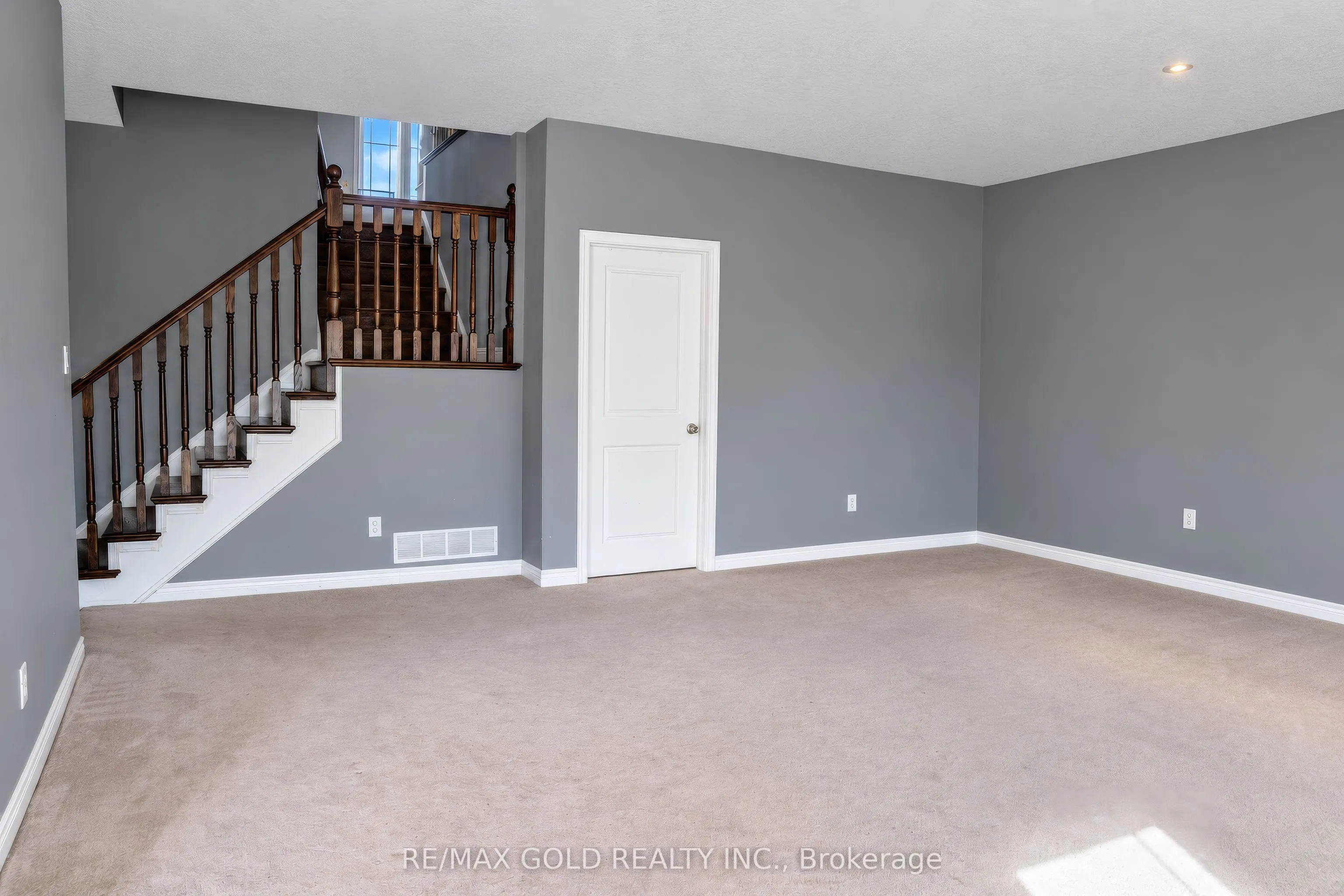 31 Melinda Street W