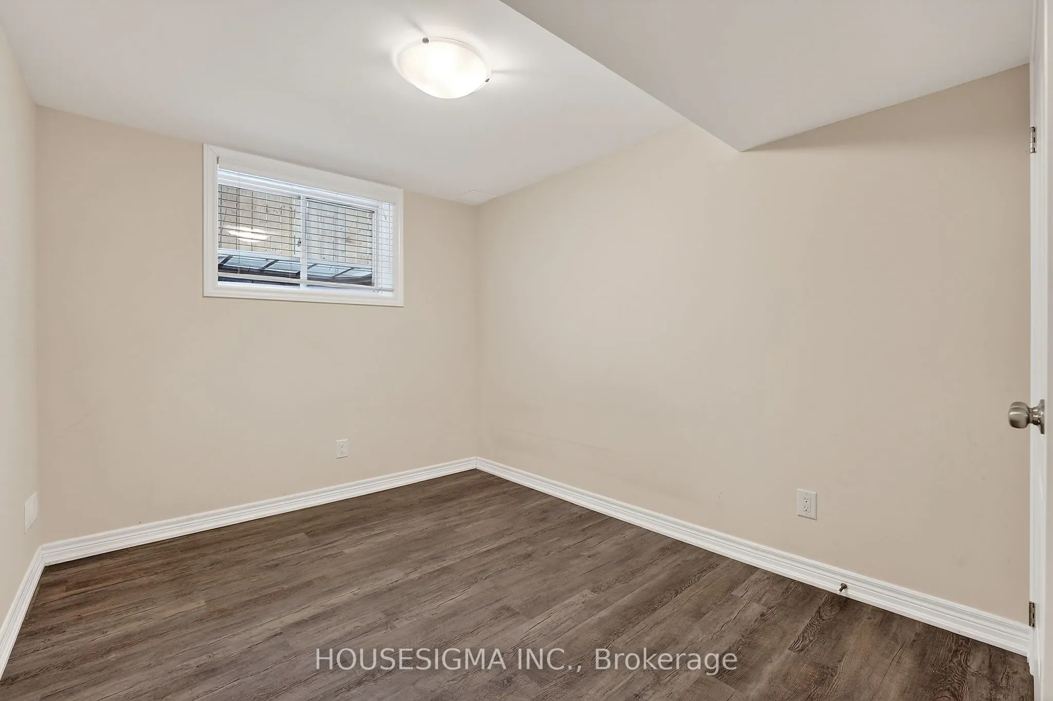 14 Lamb (Lower Level) Crescent