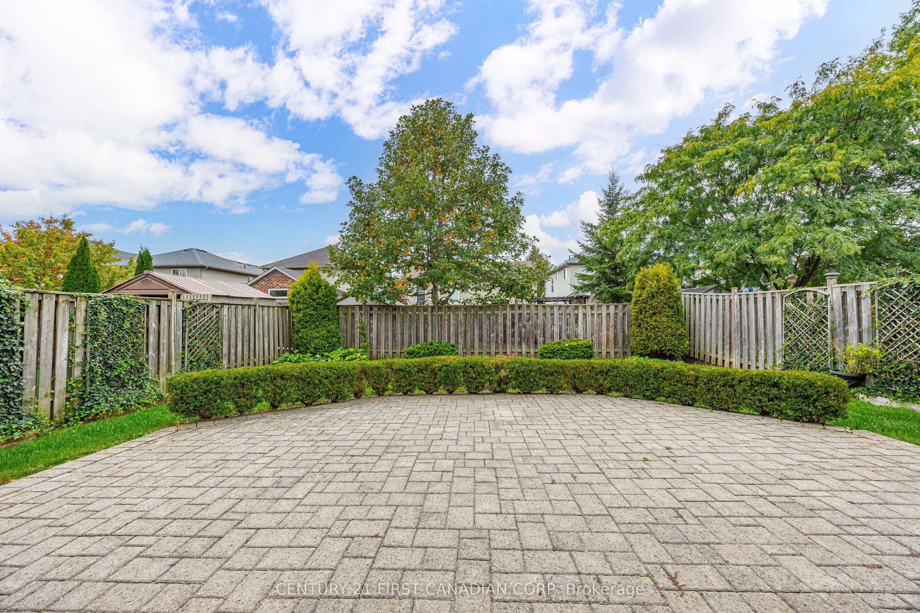 1777 Ennismore Crescent